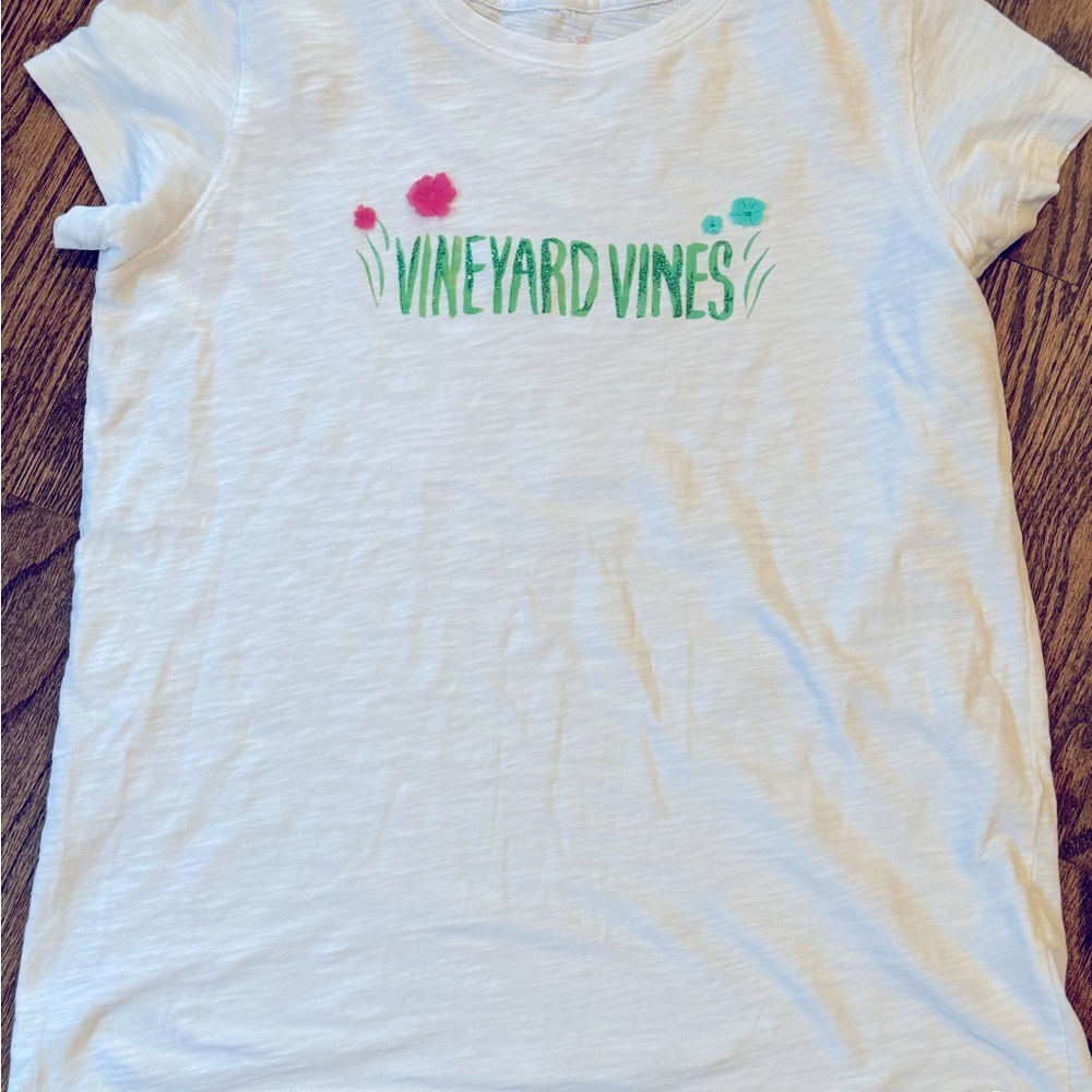 VV vineyard Vines Girls size 14 white t shirt. Great condition simple design